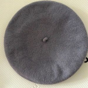 Gray beret hat